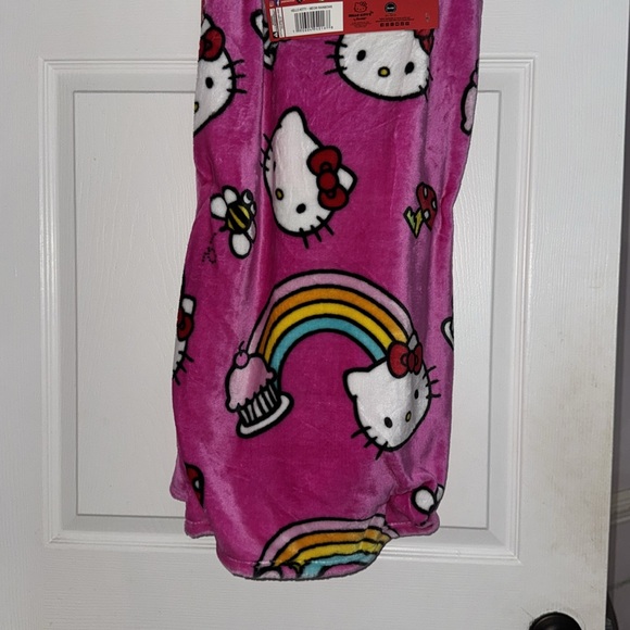 Hello kitty silk touch throw - Picture 2 of 3